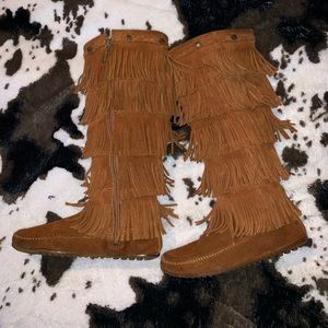 Minnetonka 5 Layer Fringe Moccasin Boot